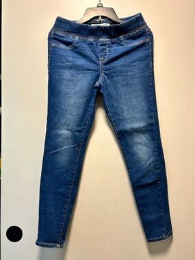 Old Navy Women’s medium wash  Blue Jeggings - skinny jeans